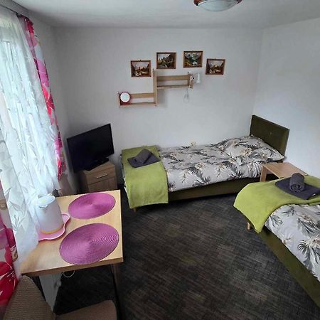 Akacja Pokoje Z Lazienkami Apartamento Ustka Exterior foto